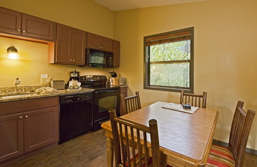 Wisconsin Dells Cabaña | Christmas Mountain Village - Wisconsin Dells - 2 Bedroom Cottage