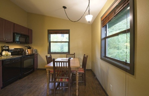 Wisconsin Dells Cabaña | Christmas Mountain Village™ - 2 Bedroom Cottage