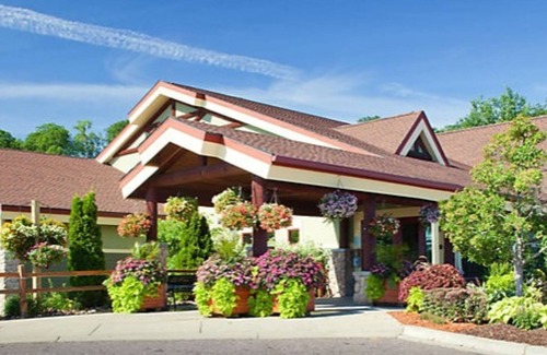 Wisconsin Dells Cabaña | Christmas Mountain Village Getaway 2BR Golf 27 holes Multiple Pools Ski too!