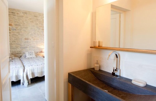 Laudun Apartamento | CHRYSALIDE-Apartamento-Superior-Vista al campo-Baño privado con ducha