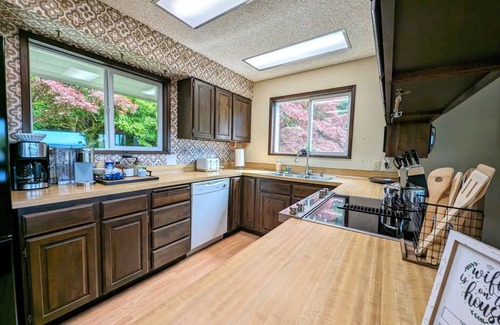 Bellingham Casa | Chuckanut Retro Retreat - Island View