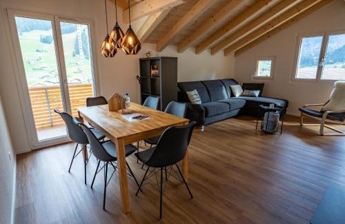 Adelboden Apartamento | Chuenislodge2- zwei Balkone, gemütlicher Kamin, top Aussicht