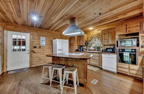 Pell City Cabina | Church Farm cabin is a cozy cabin for an unforgettable stay in central Alabama