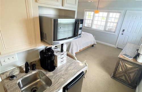 Crystal Coast Condominio | Church Street #7 -Cozy 1-bedroom condo in charming downtown Swansboro