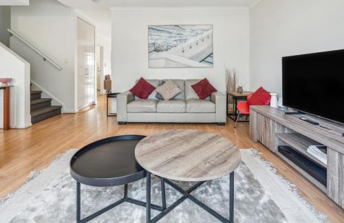 Kilburn Casa | Churchill Condo