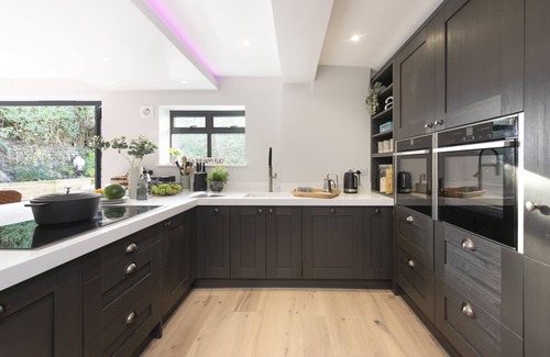 Carbis Bay Casa | Chy An Eglos - A superb refurbished holiday home with a fantastic entertainment area, swimming pool