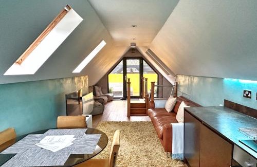 St. Agnes Casa | Chy Glynn. Luxury lodge with hot tub and views.