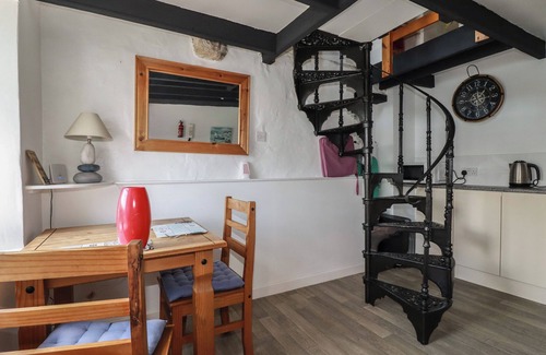 Portmellon Cabaña | CHY RANI, pet friendly, character holiday cottage in Mevagissey