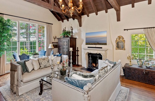 Upper East Casa | Ciello y Tierra - Historic Downtown Home