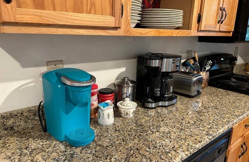 Maggie Valley Casa | Cierra Falls Lodge-Creekside Retreat w/Views! Pet Friendly and Easy Access