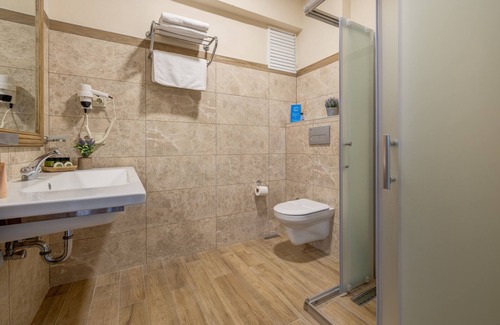 Gokceada Hotel | Cinarli Kasri Hotel