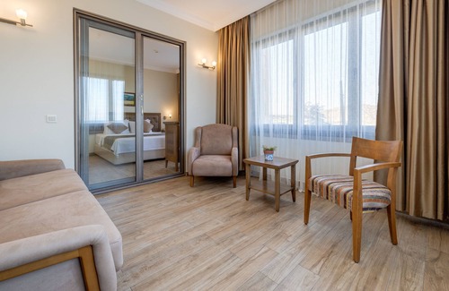 Gokceada Hotel | Cinarli Kasri Hotel