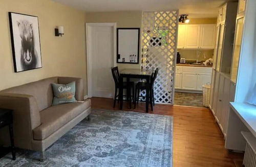 Roselawn Finance Apartamento | Cincinnati Themed, Historic Big Sky Apartments!