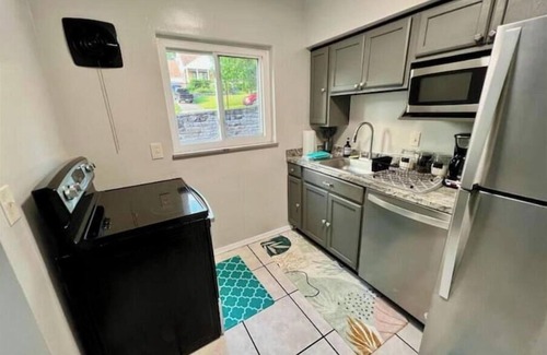 West Price Hill Apartamento | Turquoise Tranquility 2 Bedroom Apartment 13 Minutes to Downtown