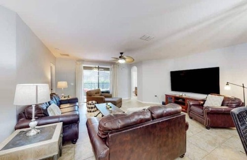 Thousand Oaks Casa | Cinderella's Get-A-Way