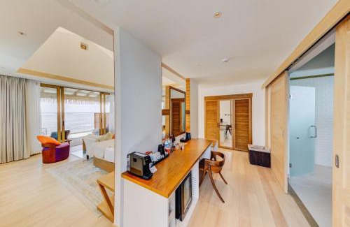 Hakuraa Huraa Complejo | Cinnamon Hakuraa Huraa Maldives - All Inclusive Adults Only with One-way Free by Speedboat
