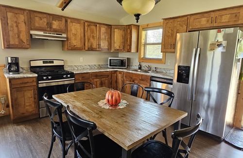 Orange Prairie Cabaña | Cirone Legacy Cabin 4