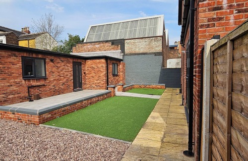 Tunstall Casa | Citrine Suite 4 Bed House in Stoke on Trent