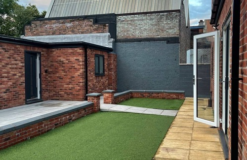 Tunstall Casa | Citrine Suite 4 Bed House in Stoke on Trent