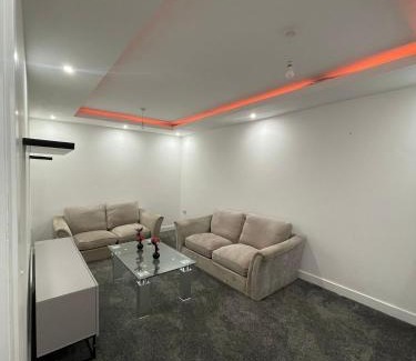 Tunstall Casa | Citrine Suite - Sleeps 8 with Parking