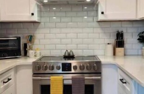 Clermont Cabaña | Citrus Blossom Cottage