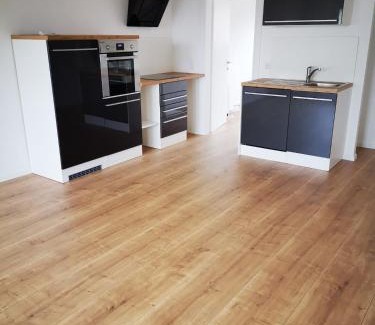 Goeppingen Apartamento | City Apartment Göppingen - Neu Renoviert & Voll Ausgestattet, Moderne Wohnung mit Küche & Balkon