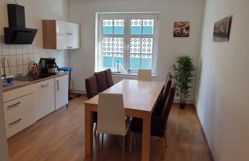 Neumuenster Apartamento | City Apartments direkt am Hauptbahnhof - Perfekt für Pendler und Monteure