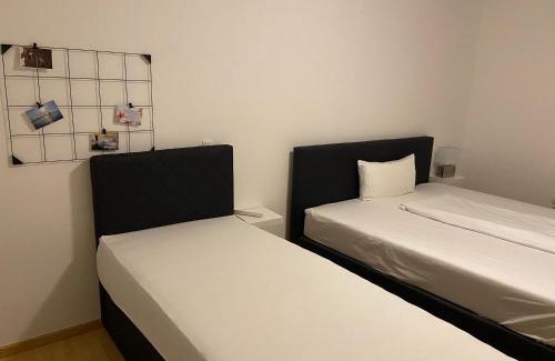 Neumuenster Apartamento | City Apartments direkt am Hauptbahnhof - Perfekt für Pendler und Monteure