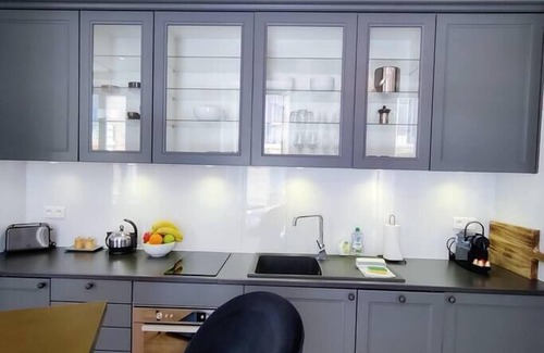 Lepante Quarter Apartamento | City Center, chic studio for 2-4, balcony, AC