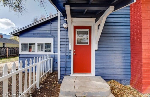 Central Colorado Springs Cabaña | CottageCity Center Cottage | Netflix, Mtns y Aventura!