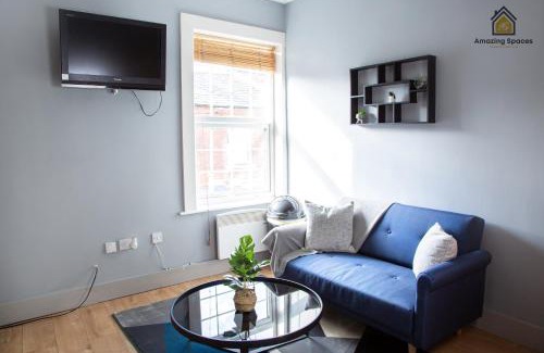 Warrington Apartamento | City Centre 2 Bed Flat Sleeps 3 for Work and Leisure with Free Wifi by Amazing Spaces Relocations Ltd