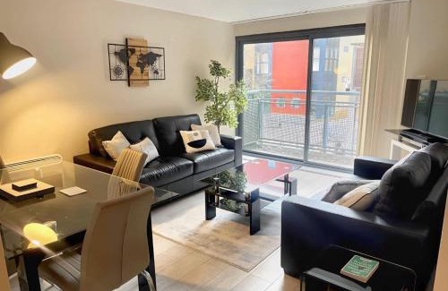 Chinatown Apartamento | City Centre 2BR Apt - Balcony - Free Parking