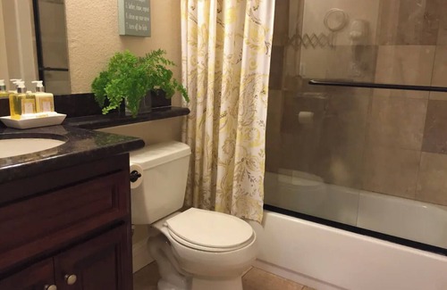 University City Condominio | City chic pied-à-terre in La Jolla - UTC near UCSD, shopping, and beaches