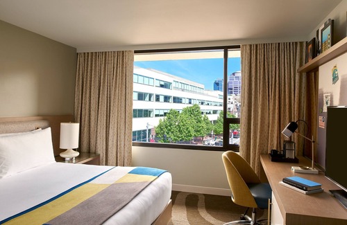 Downtown Portland Hotel | City Elegance at The Hotel Zags Portland - Premier City King, Urban Adventure