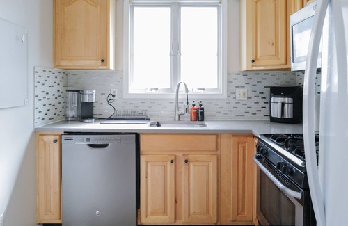 Greenville Apartamento | City Explorer- simple check in 12ppl with 2 king beds