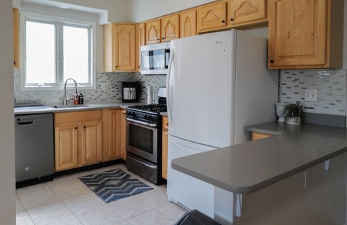 Greenville Apartamento | City Explorer- simple check in 12ppl with 2 king beds