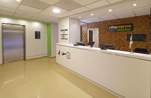 Toluca Hotel | City Express Junior by Marriott Toluca Aeropuerto