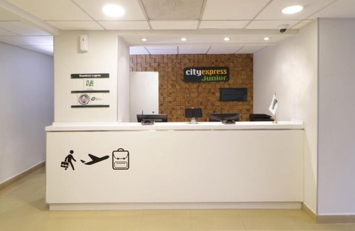 Toluca Hotel | City Express Junior by Marriott Toluca Aeropuerto