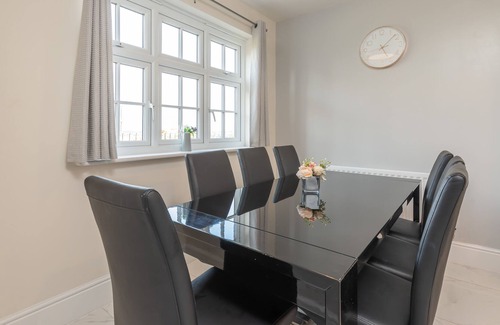 Stanley Casa | City fields 4 bedroom house in Yorkshire