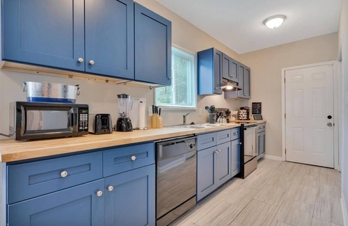 Washington Park Casa | City Living w/Southern Comfort -2 Mins to Mercedes Benz/GWCC/HBCU and Downtown