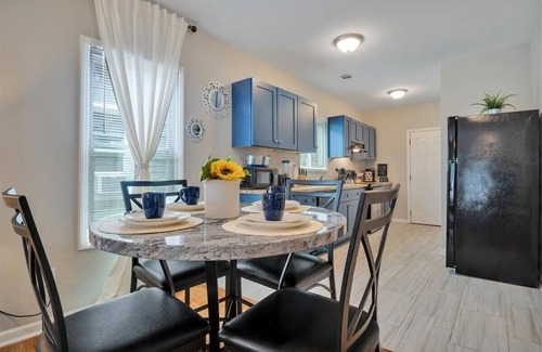 Washington Park Casa | City Living w/Southern Comfort -2 Mins to Mercedes Benz/GWCC/HBCU and Downtown