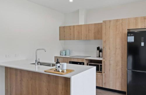 Capalaba Casa | City Oasis Brand New 4BR with Parking and Steps to Shops