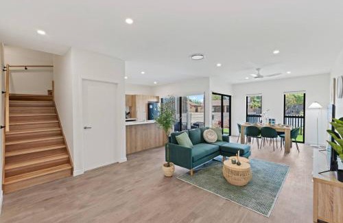 Capalaba Casa | City Oasis Brand New 4BR with Parking and Steps to Shops