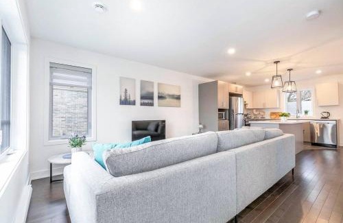 Saint-Hubert Apartamento | City Oasis with Free Parking and Stylish Urban Gem