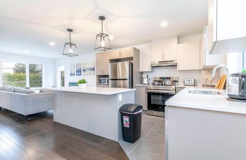 Saint-Hubert Apartamento | City Oasis with Free Parking and Stylish Urban Gem