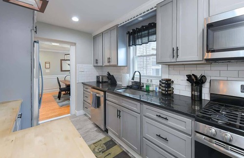 Bayview Condominio | City Retreat | Wi-Fi, Multi TVs, Pvt Parking,