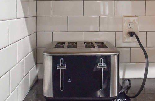 Bayview Condominio | City Retreat | Wi-Fi, Multi TVs, Pvt Parking,