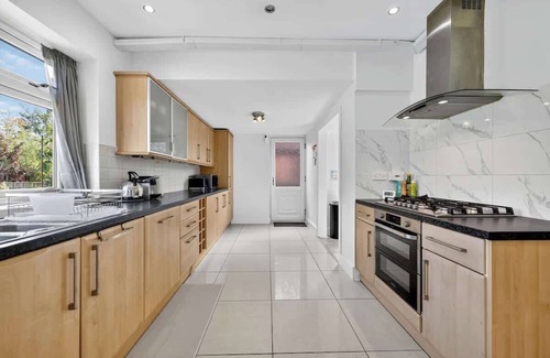Offerton Casa | City SuperHost Lovely 3 bed Wythenshawe Home