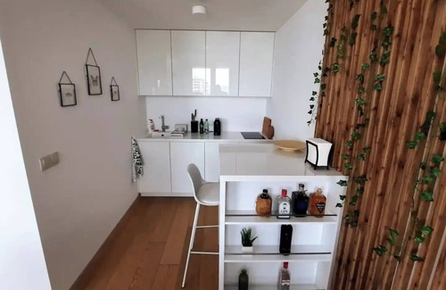 Old Town Apartamento | City view from 27th floor, free parking, keyless