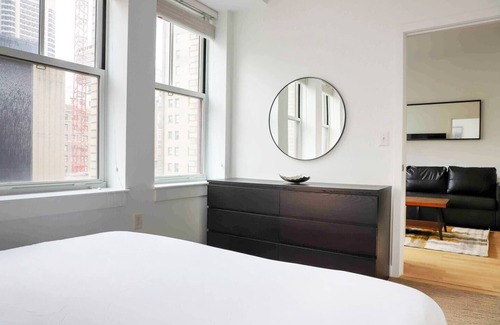 Midtown Village Apartamento | City VIEW with King Bed, GYM, Rooftop, and Lounges